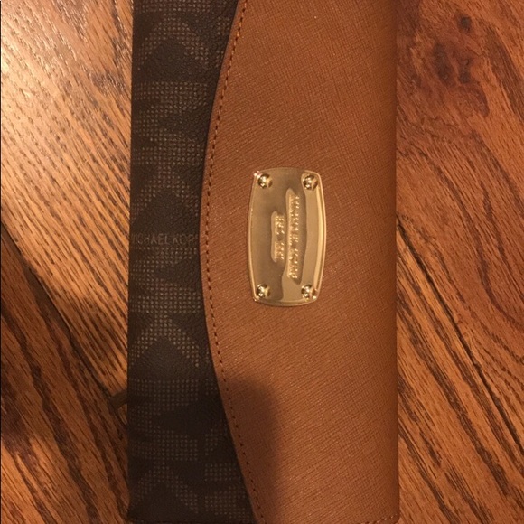 Brand new Michael Kors bag and matching wallet - Picture 2 of 3